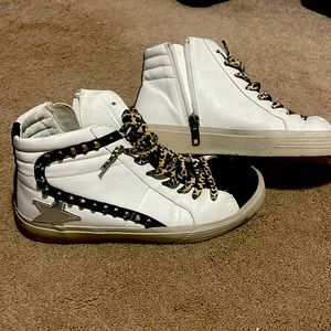 Fashion sneakers. Shy Shop. High top with side zipper.